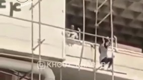 لحظه فرار شجاعانه دختر جوان آبادانی از طبقات بالای ساختمان متروپل