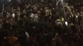 عزا داری مردم  برای کشته شدگان متروپل آبادان ۳
