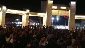 عزا داری مردم  برای کشته شدگان متروپل آبادان
