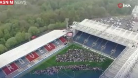 اقامه نماز عید فطر در ورزشگاه باشگاه انگلیسی