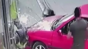 لحظه زیر گرفته شدن یک عابر پیاده!