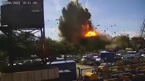لحظه وحشتناک برخورد موشک به یک مرکز خرید در اوکراین!