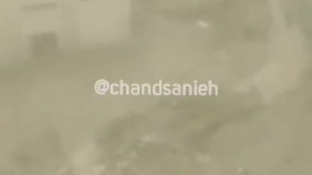 فیلم دلخراش سقوط 2 کارگر بر اثر تندباد