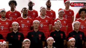 خواندن دسته جمعی آهنگ کریسمس توسط بازیکنان و کادر بایرن مونیخ