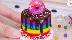 تزیین کیک دونات رنگین کمانی مینیاتوری