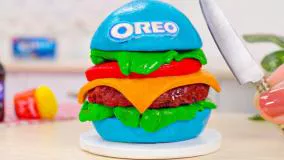 کیک مینیاتوری با تزیین برگر OREO