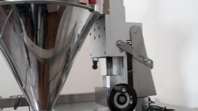 دستگاه بسته بندی مواد پودری در وزن 60 تا 150 گرم