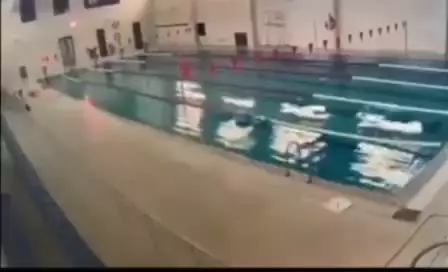 لحظه وقوع زلزله در استخر