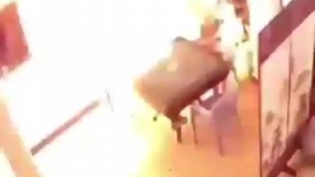 آتش سوزی شارژر گوشی در پریز برق