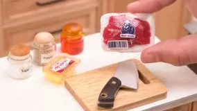 پخت استیک مینیاتوری و تهیه سالاد مینیاتوری