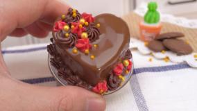 طرز تهیه کیک شکلاتی مینیاتوری