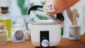 پخت برنج در پلو پز مینیاتوری