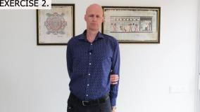 گرفتگی گردن را با این حرکات ساده و موثر درمان کنید