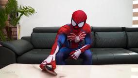 نبرد مرد عنکبوتی و اسپایدرمن ، نبرد پلیس برای نجات کودک مرد عنکبوتی، spiderman