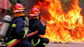 آتش گرفتن بیلبورد تبلیغاتی به علت قطع و وصل برق در تهران | ۱ دی ۱۴۰۳