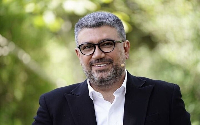خوانندگی رضا رشیدپور با ترانه قدیمی در کیش؛ وقتی مشتریان رستوران به وجد آمدند | ۳ دی ۱۴۰۳