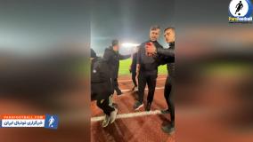 سلفی گرفتن کریم باقری با هواداران پرسپولیس