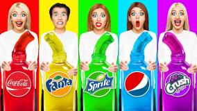 چالش غذاخوری اسمر جدید: چالش خنده دار شکلات رنگی اسماتیز بزرگ و کوچک | سرگرمی بانوان