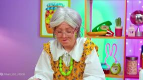 چالش غذایی خنده دار: چالش کاپ کیک یونیکورنی خوشمزه مادر بزرگ | سرگرمی کودکان و بانوان