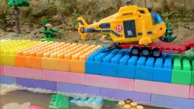 انیمیشن جذاب ماشین های رنگی جدید | اسباب بازی های جدید: بازی ماشین ها و ساختن پل جدید شاد