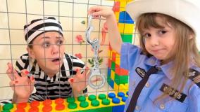 چالش دزد و پلیس ایوا و مامان