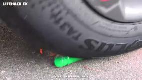 له کردن وسایل کیوت زیر چرخ ماشین | له کردن پا