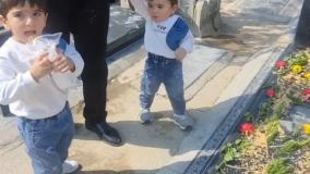 راه رفتن یک سالگی پسرم ادریس پیش مادربزرگ و پدربزرگش