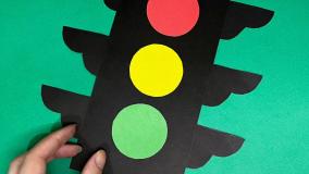 آموزش کاردستی چراغ راهنمایی برای کلاس اول و دوم با کاغذ رنگی