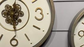 ساعت های دیواری چند زمانه