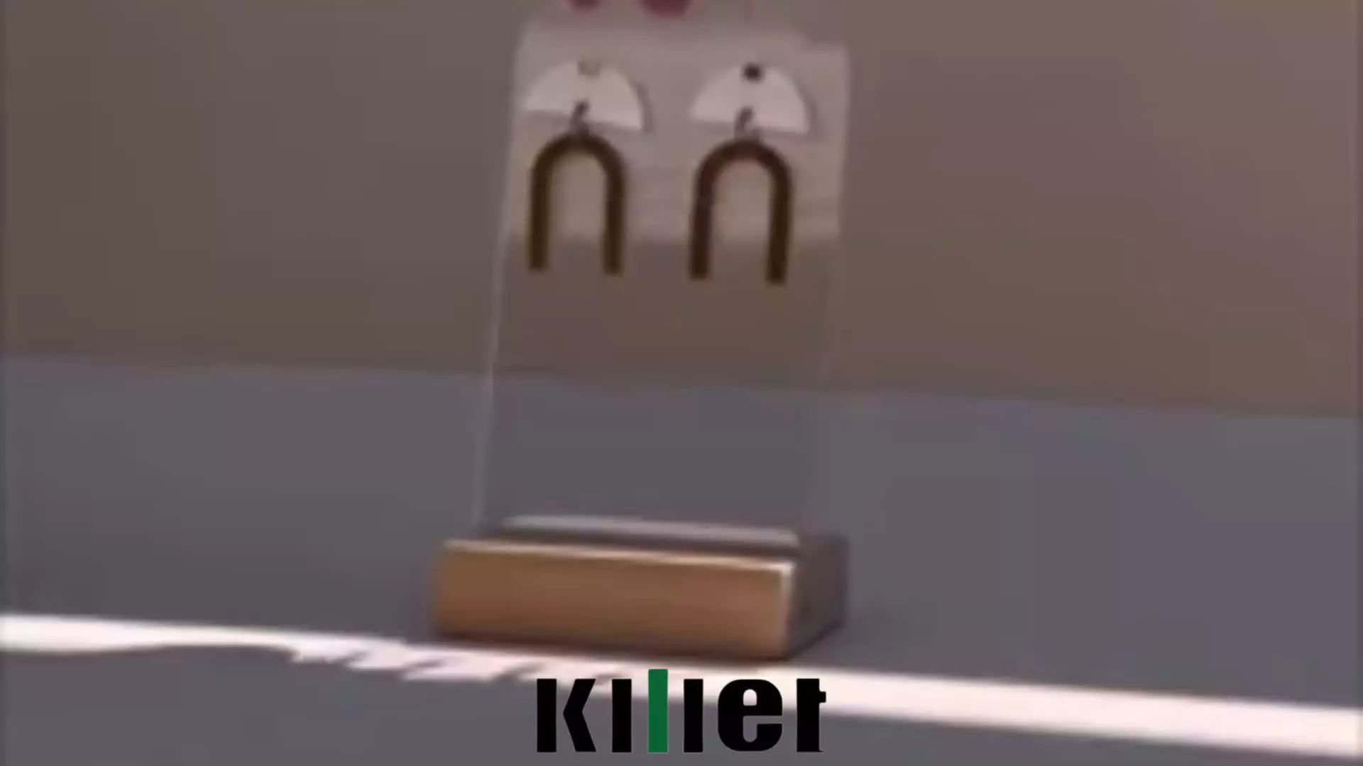 قسمت دوم معرفی انواع مانکن‌های ویترین طلافروشی از شرکت کیلیت مانکن گوشواره‌ای