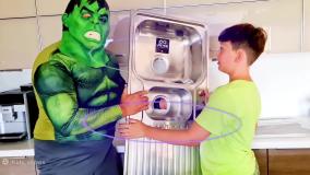 کارتون مرد عنکبوتی داستان مرد پناه دادن عنکبوتی و ابرقهرمانان طولانی خنده‌دار