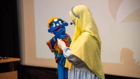 مجری جشن مدارس