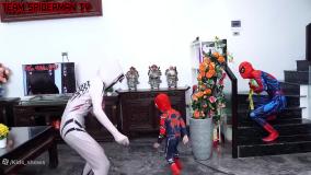 کارتون مرد عنکبوتی spiderman ماجرای نبرد مرد عنکبوتی و اسپایدرمن خنده‌دار