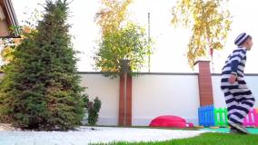 سنیا و پدر : برنامه کودک سنیا شو : چالش دزد و پلیس : سرگرمی کودکان