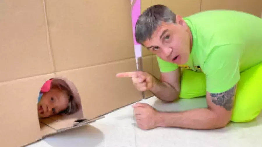 برنامه کودک بازی خلاقانه با ناستیا و بابایی | قایم موشک بازی خنده دار