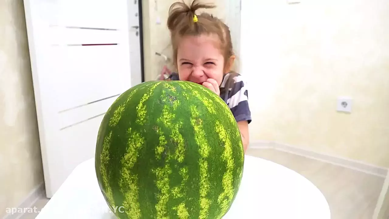 ایوا و مامان بازی با هندوانه آیواشو در کارتون کودک جدید طولانی