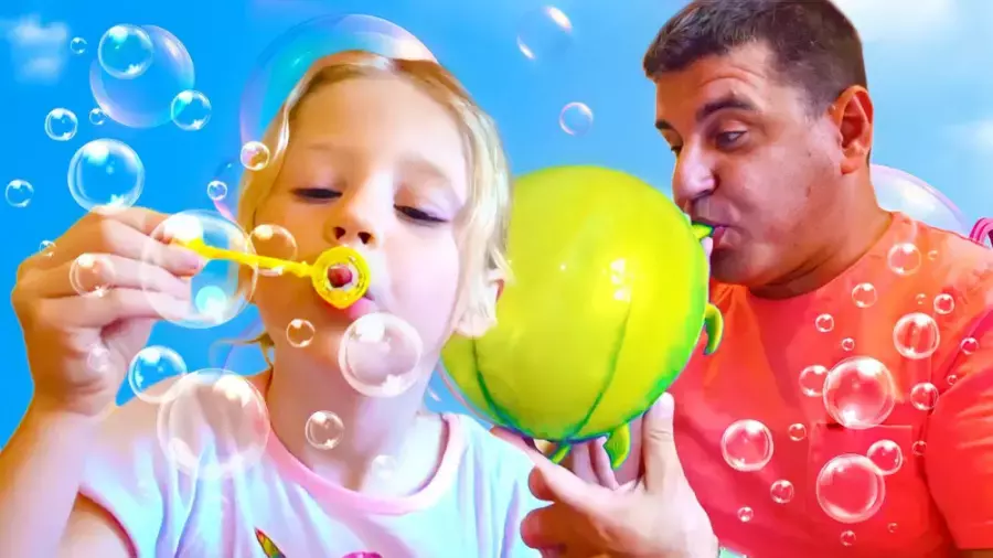 کلی سورپرایز و خنده با ناستیا | حباب بازی ناستیا و بابایی جدید