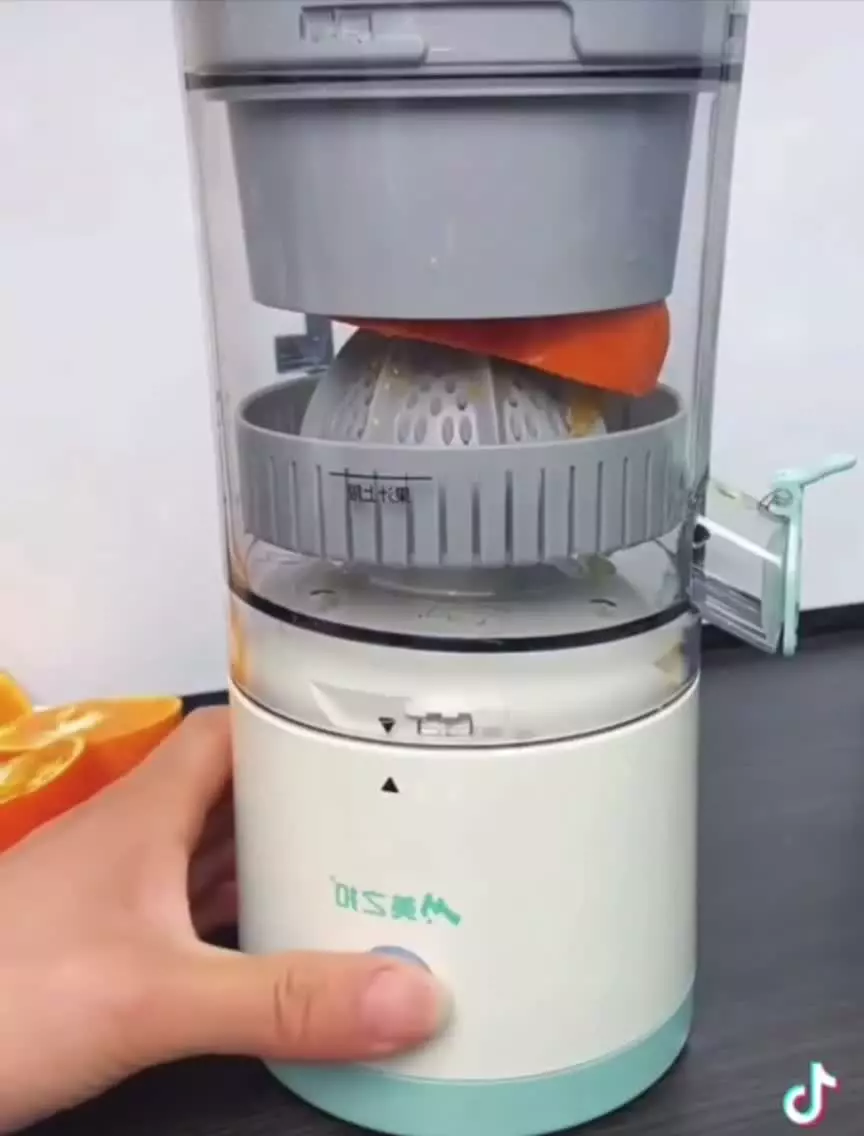 آب پرتقال گیری شارژی