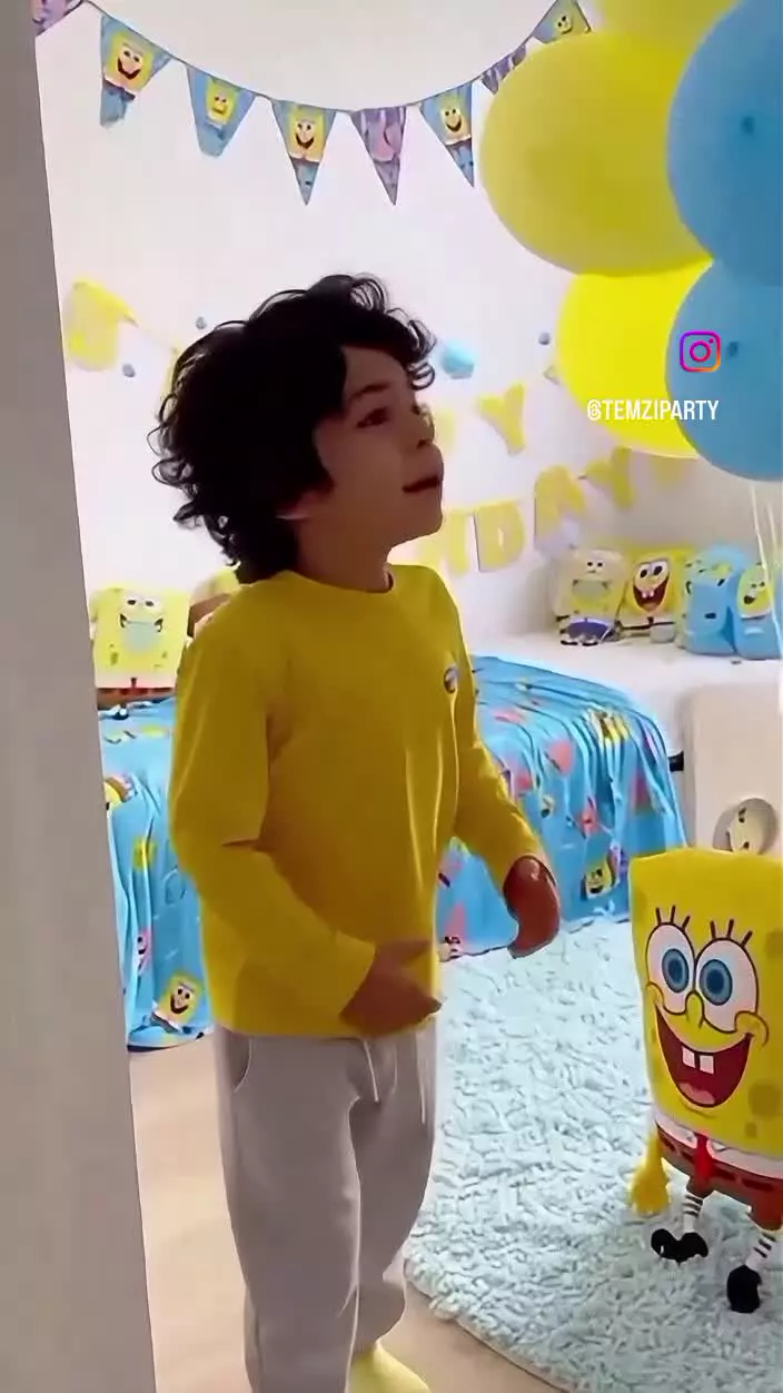 جیغ و فریاد از خوشحالی! 🥳 | ذوق بی‌حد و مرز کودک با دیدن دکور مورد علاقه‌اش