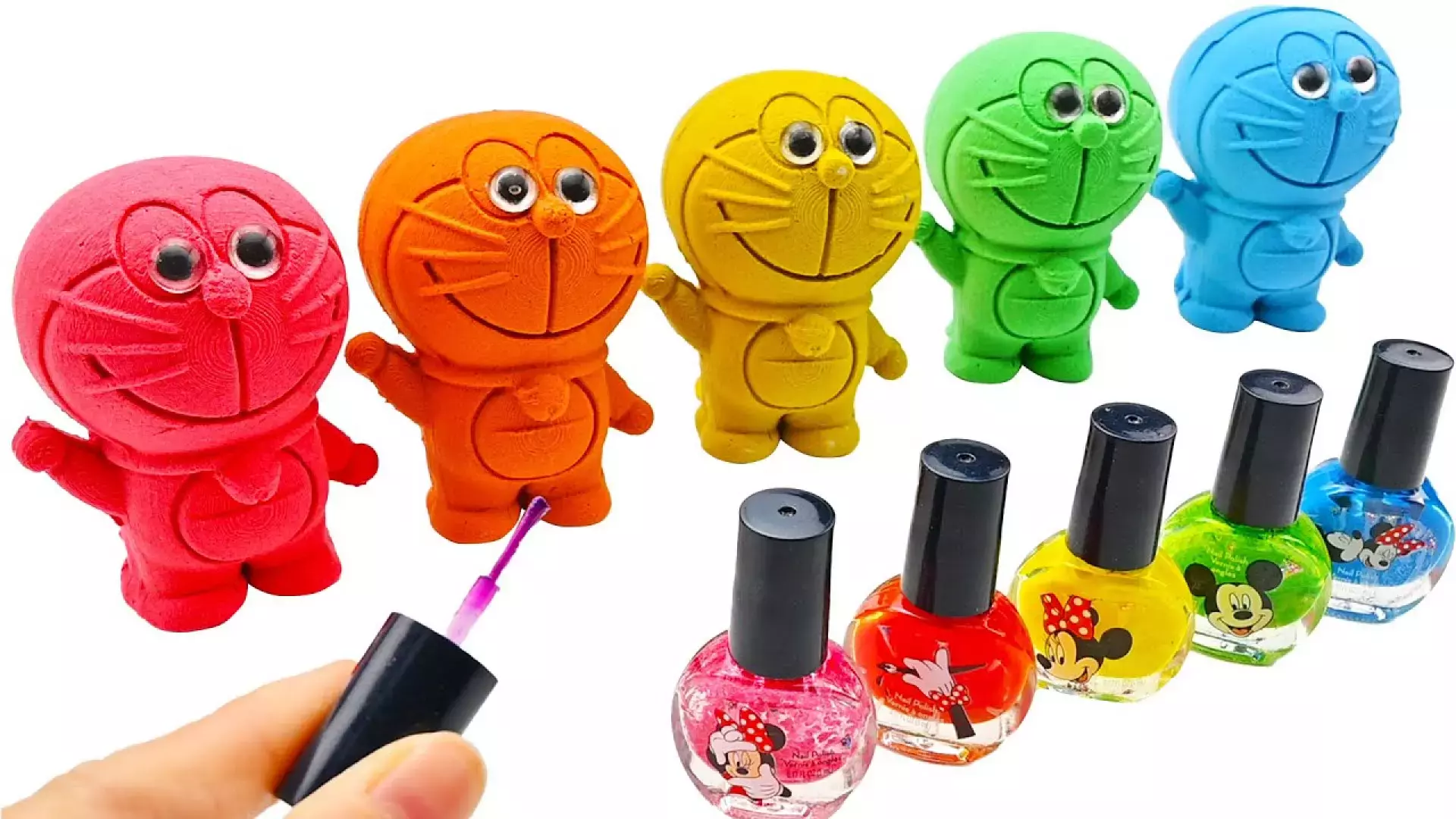 تجربه جدید کودک در کارتون شن بازی ساخت دورامون رنگی رنگی شاد