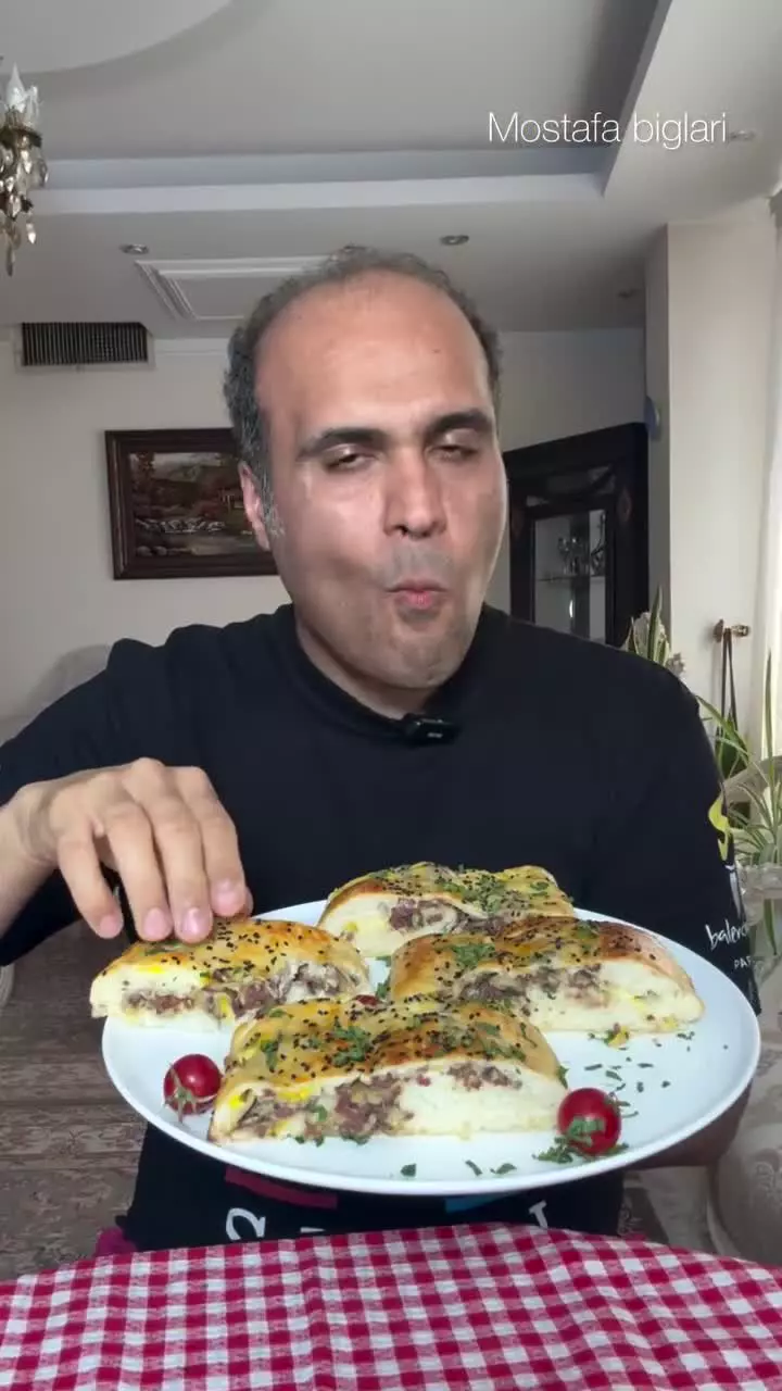 استرامبولی یک غذای ایتالیایی امریکایی