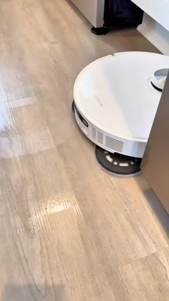 جارو رباتیک هوشمند و دیجیتالی