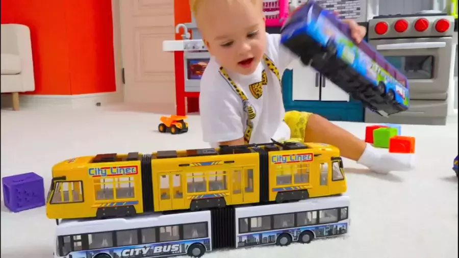 کودک .کارتون . ولاد و نیکی ماشین بازی میکنند