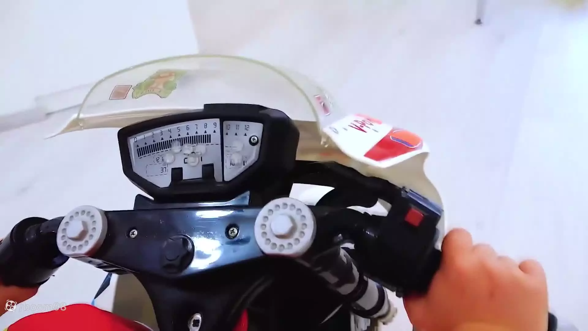 چالش آب‌بازی ولاد و نیکی در استخر - ولاد و نیکیتا - برنامه کودک کارتون ولاد نیکی