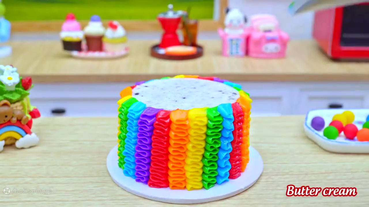 ایده‌های کیک شکلاتی مینیاتوری، مینی کیک واقعی با فوندانت‌های رنگین‌کمانی