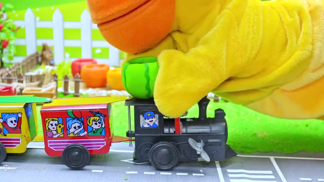 تزیین مینی کیک رنگین کمانی با بستنی / دسر رنگین کمانی مینیاتوری / کیک ریز