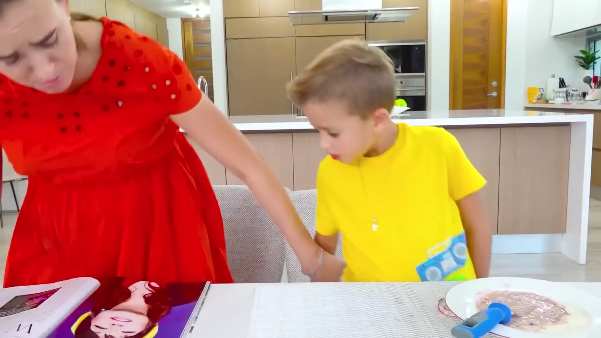 برنامه کودک ولاد و نیکیتا - دندان درد نیکی - کارتون کودک ولاد و نیکی