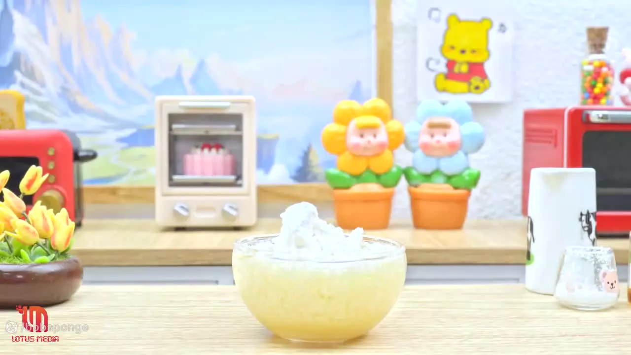 کیک رنگین کمان خوشمزه با شکلات مینیاتوری | تزیین مینی کیک جادویی خوشمزه