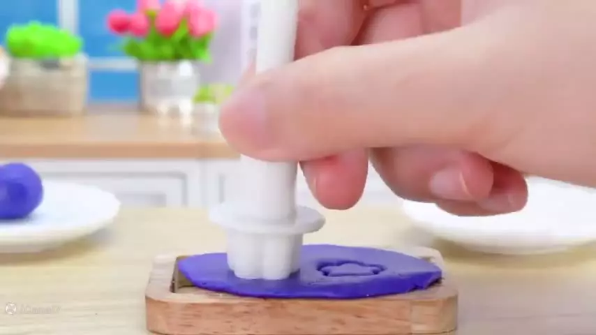 کیک مینیاتوری، تزیین کیت کت شکلاتی کیت کت مینیاتوری، مینی کیک