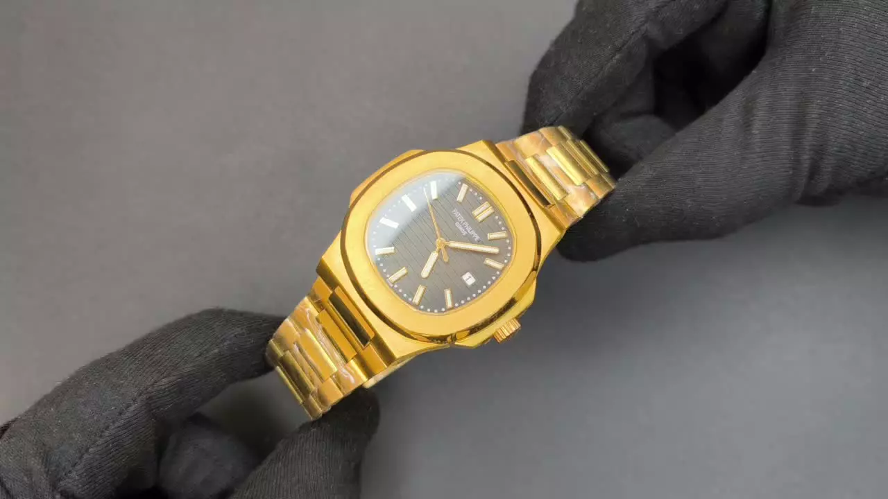 ساعت مردانه پتک فیلیپ ناتیلوس لوکس آویز